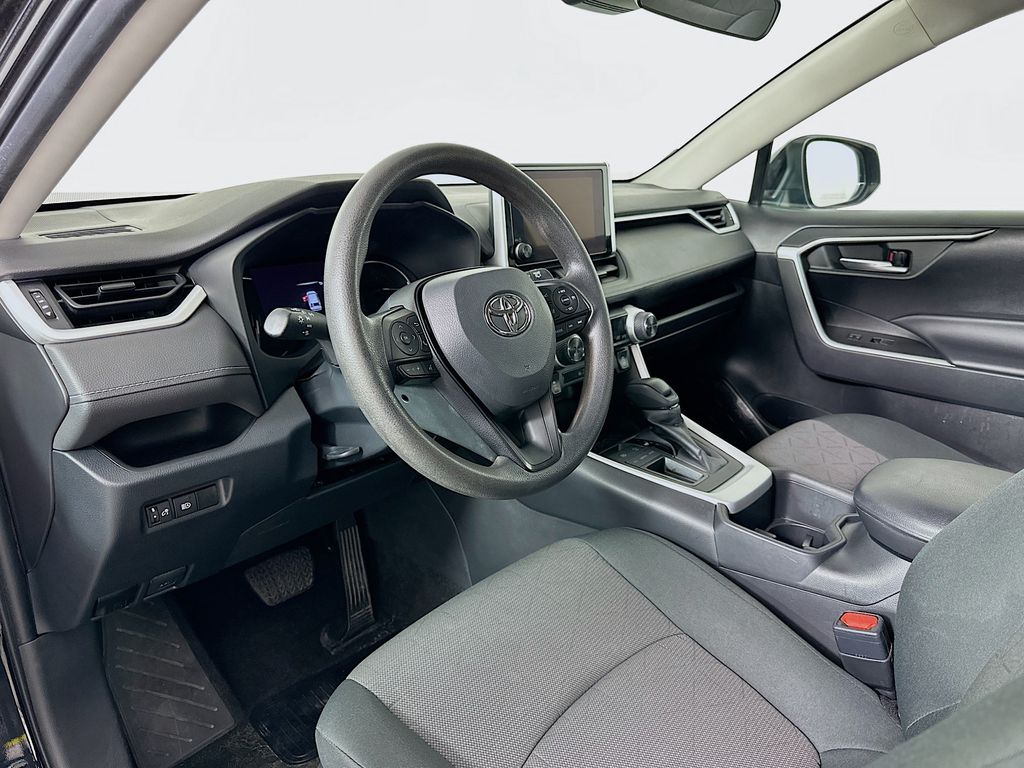 2023 Toyota RAV4 XLE 9