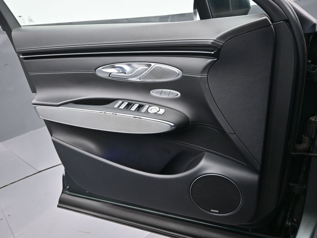 2022 Genesis GV70 2.5T Standard
