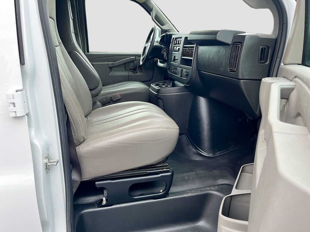 2024 GMC Savana Cargo Work Van - Photo 23