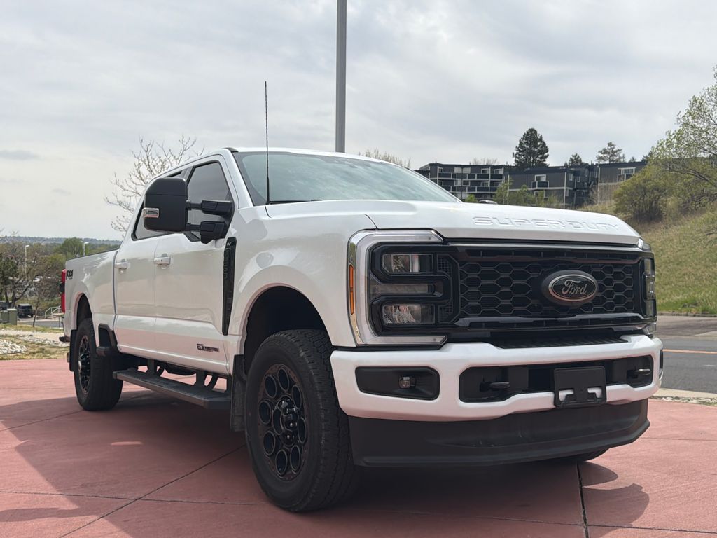 Oxford White 2026 Ford F-250 Super Duty XLT Crew Cab 4WD Pickup Truck Four-Wheel Drive Automatic