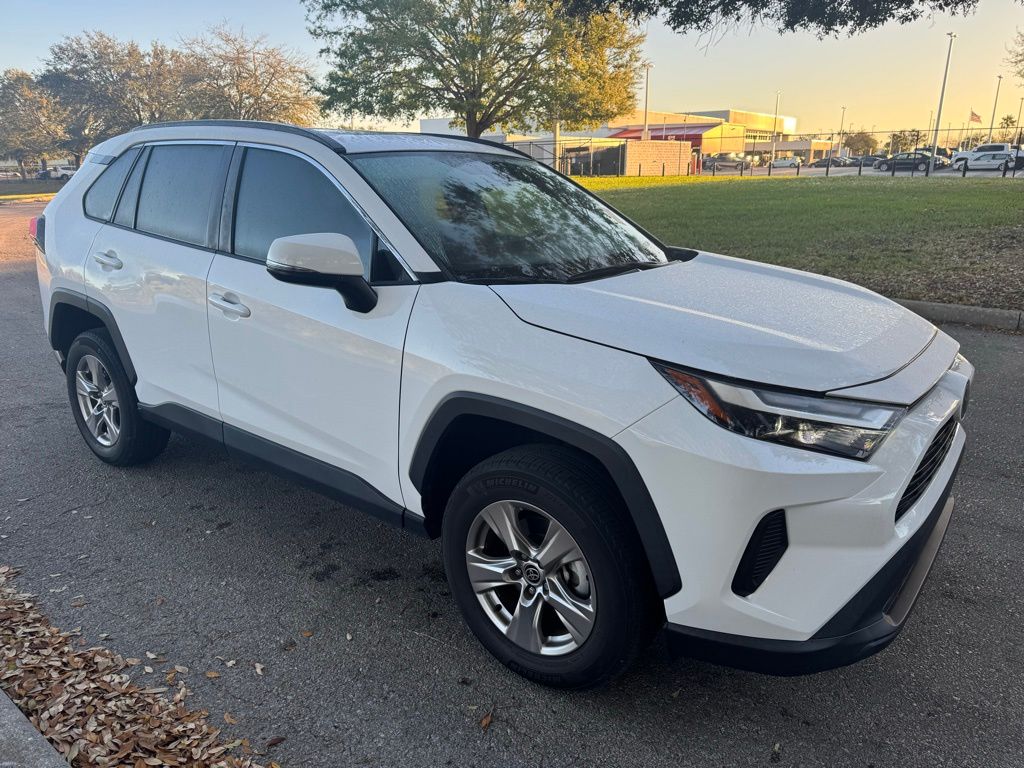 2022 Toyota RAV4 XLE 7