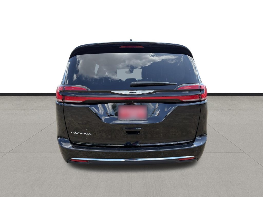 2024 Chrysler Pacifica Touring L - 3