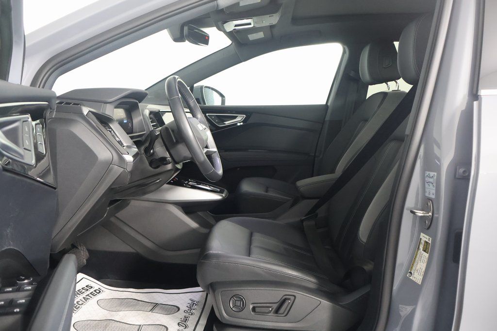 Thumbnail: 2023 Audi Q4 e-tron - 10