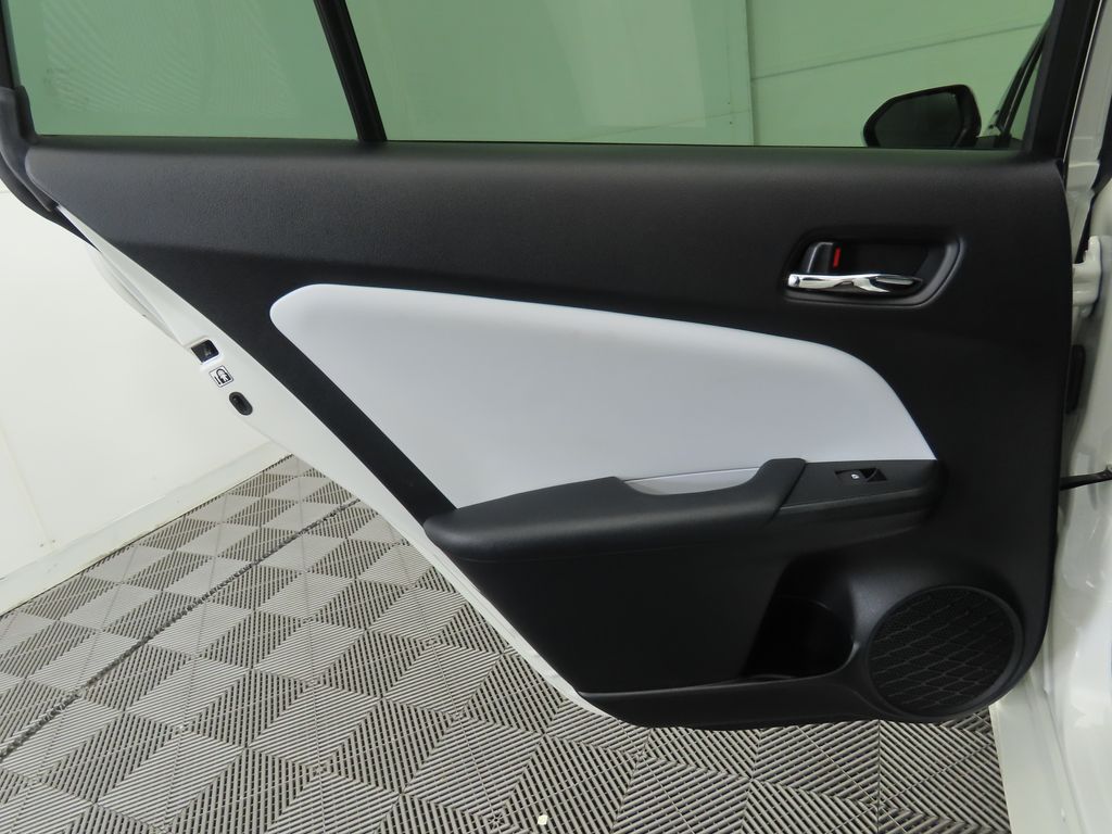 2018 Toyota Prius Four 27