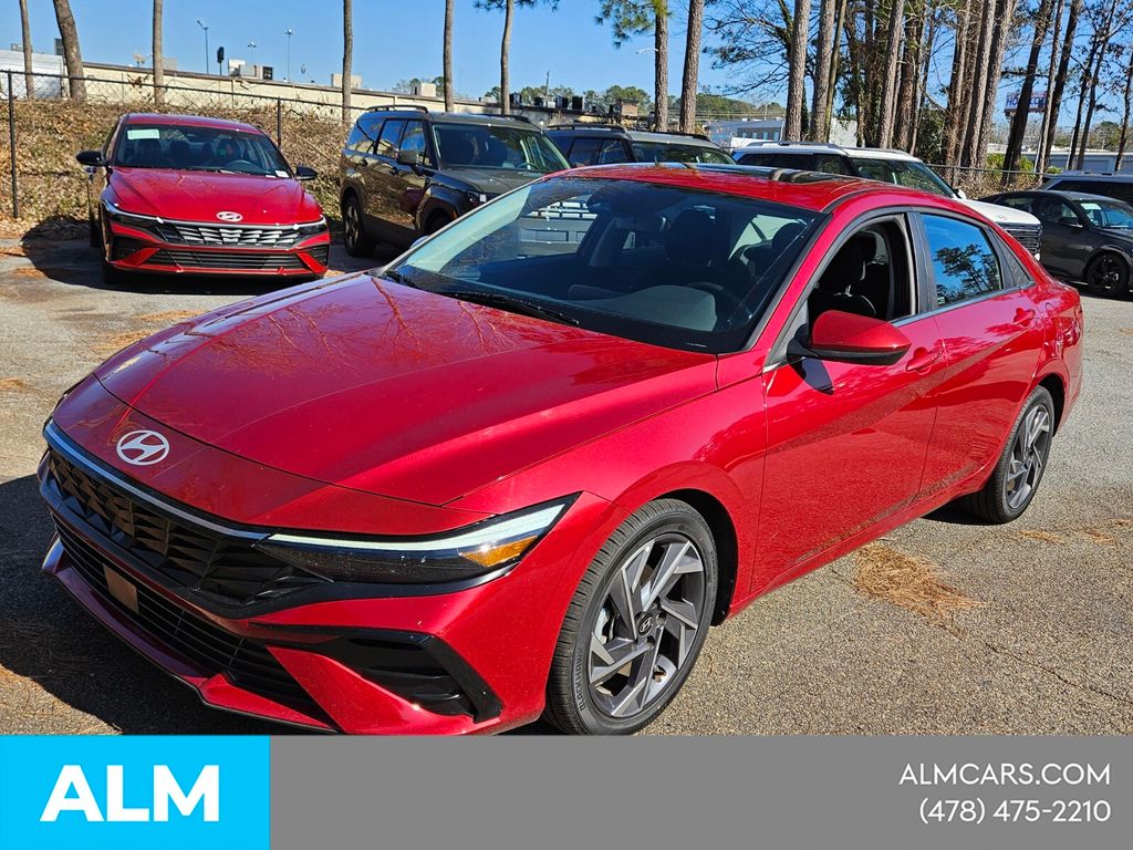 Used 2025 Red Hyundai SEL Convenience image 4