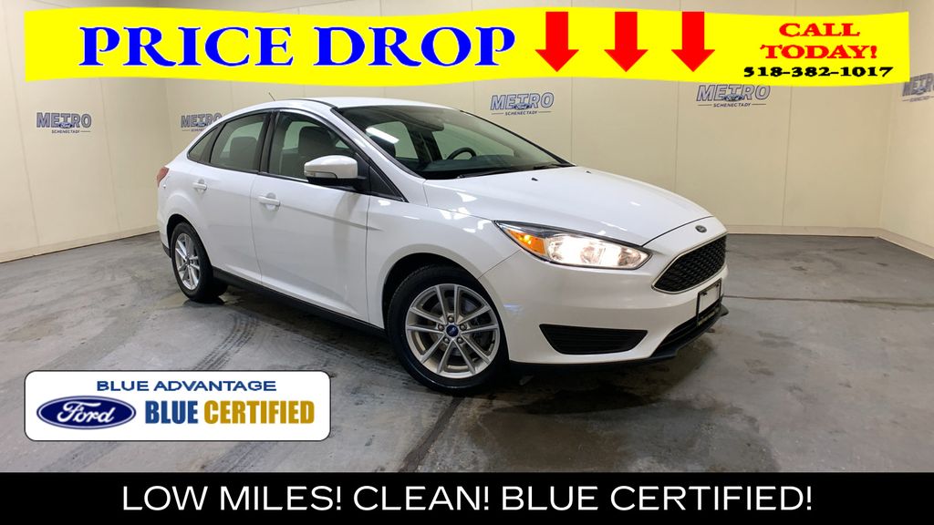 Oxford White 2017 Ford Focus SE Sedan Front-Wheel Drive 6-Speed Automatic