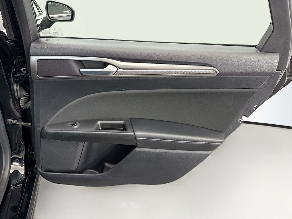 Thumbnail: 2018 Ford Fusion - 25