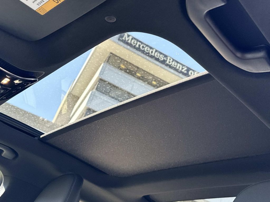 Thumbnail: 2025 Mercedes-Benz C-Class - 32