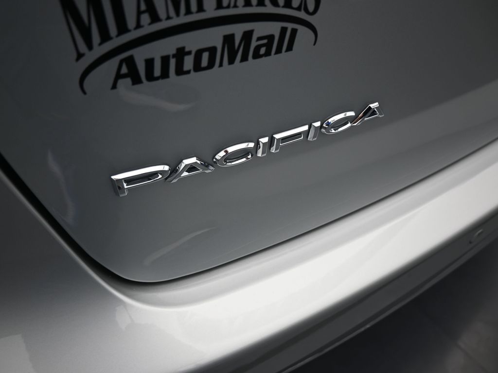 New 2026 Silver Mist Clearcoat Chrysler Limited image 38