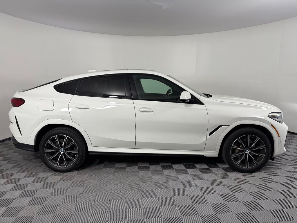 Thumbnail: 2022 BMW X6 - 4
