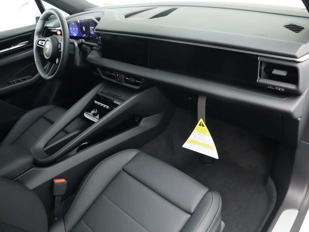 Thumbnail: 2025 Porsche Macan - 21