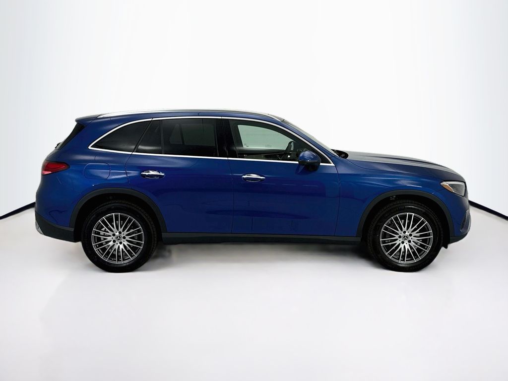 Thumbnail: 2027 Mercedes-Benz GLC - 4