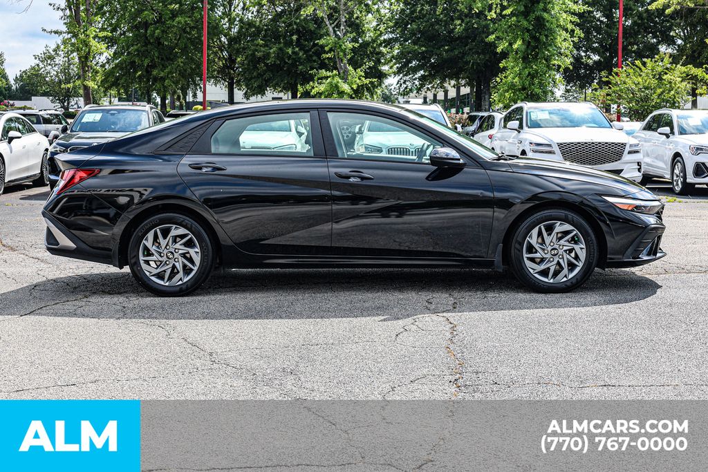 Used 2024 Black Hyundai SEL image 9