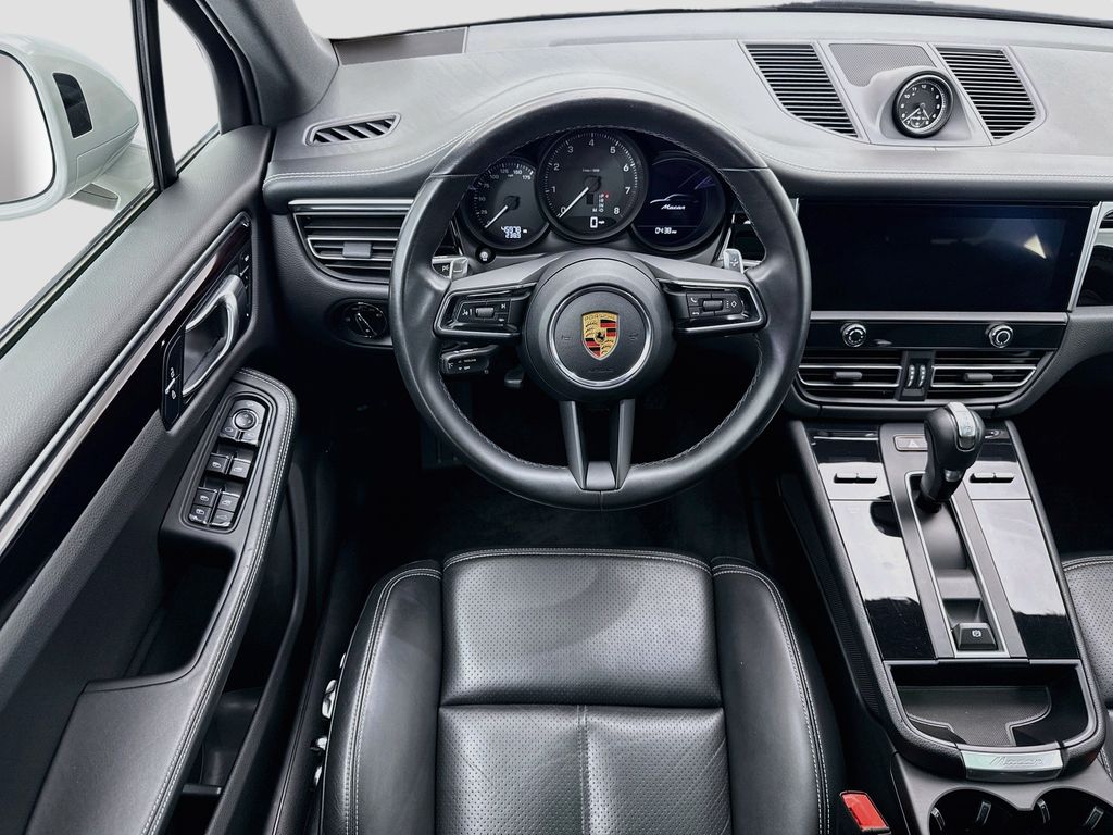 Thumbnail: 2022 Porsche Macan - 10
