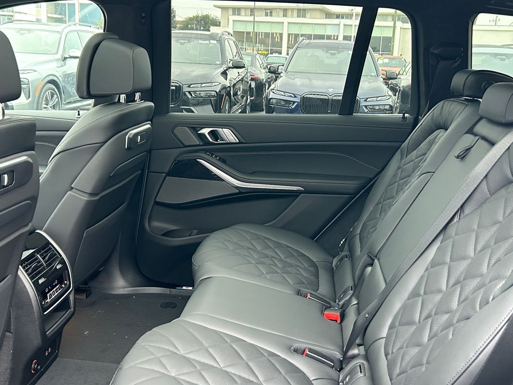 Thumbnail: 2026 BMW X7 - 30