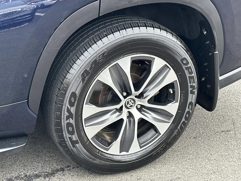 Thumbnail: 2021 Toyota Highlander - 14