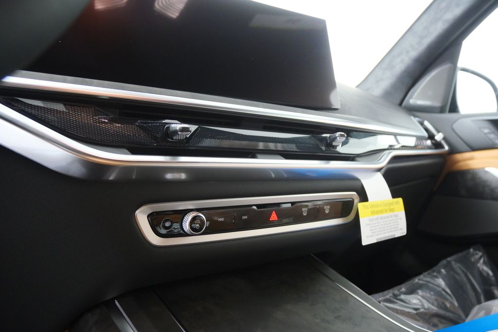 Thumbnail: 2026 BMW X7 - 23