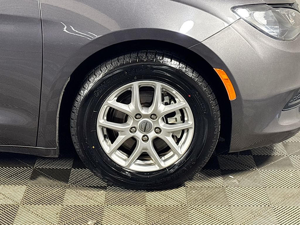 2023 Chrysler Voyager LX