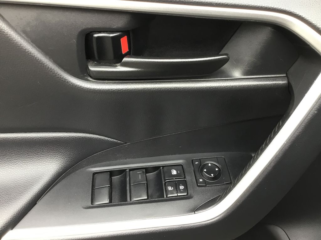 Thumbnail: 2021 Toyota RAV4 - 18