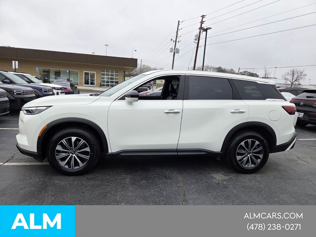 Used 2024 White INFINITI PURE image 3