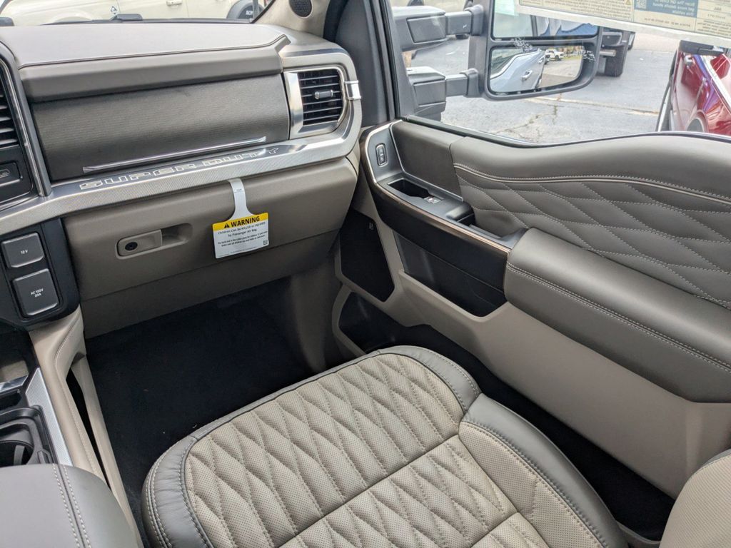 2025 Ford F-250 Super Duty Platinum