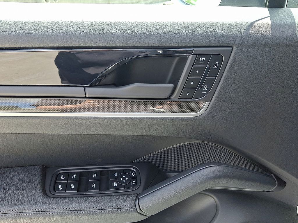 Thumbnail: 2025 Porsche  - 16