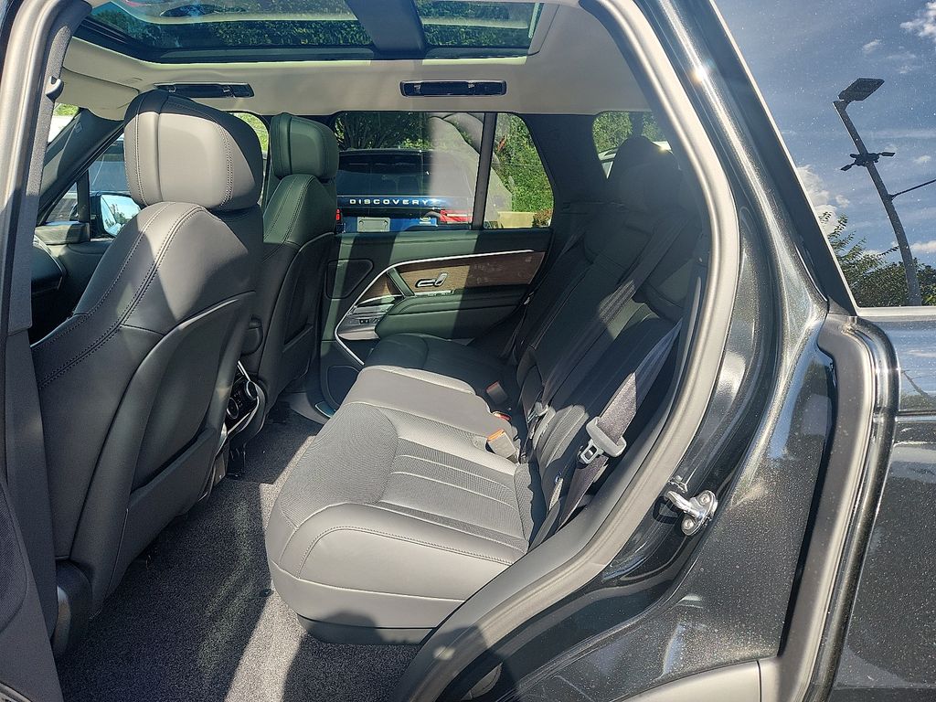 Thumbnail: 2025 Land Rover Range Rover - 5