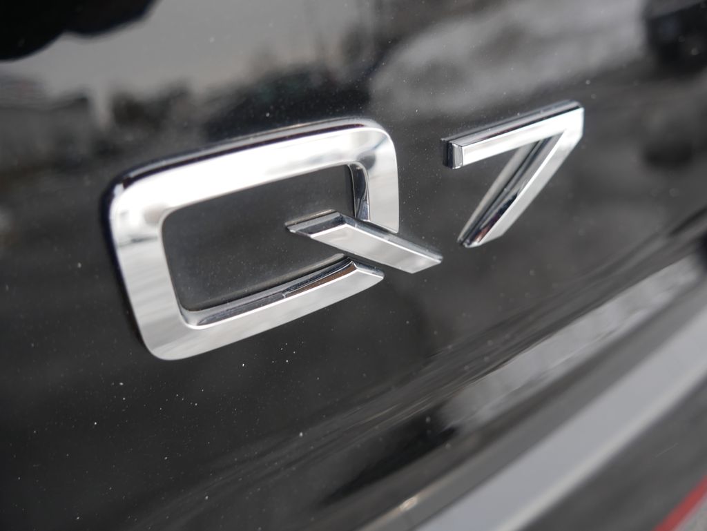 Thumbnail: 2023 Audi Q7 - 9