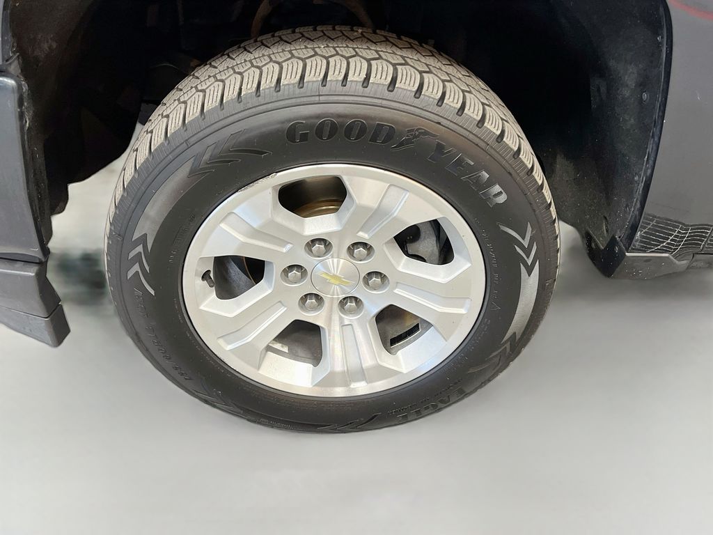 Used 2018 Graphite Metallic Chevrolet LT image 29