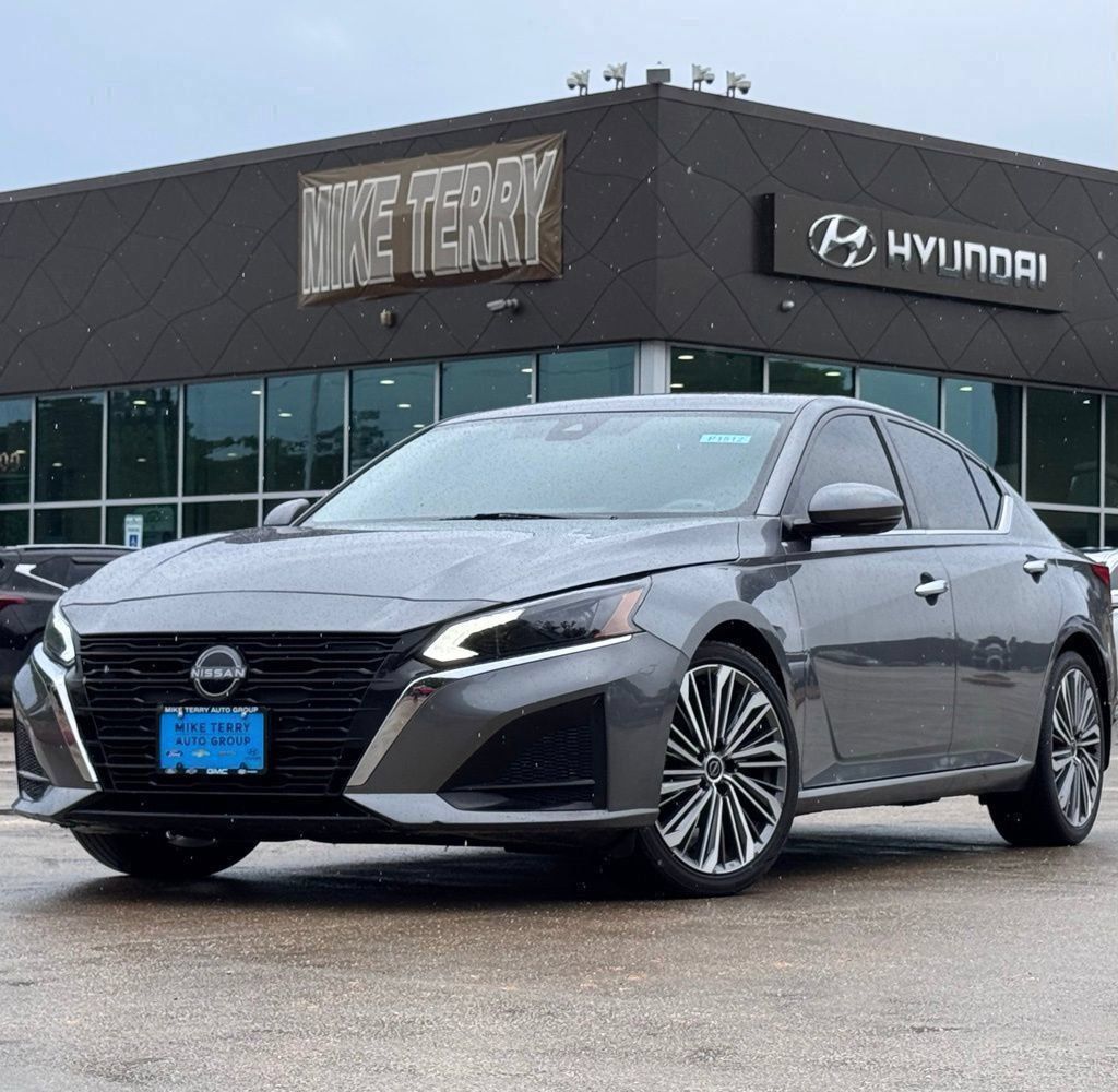 Gray (Gun Metallic) 2023 Nissan Altima Sedan Front-Wheel Drive Continuously Variable Transmission