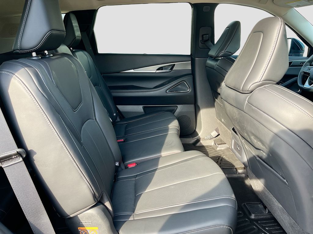 Used 2025 Gray INFINITI LUXE image 31