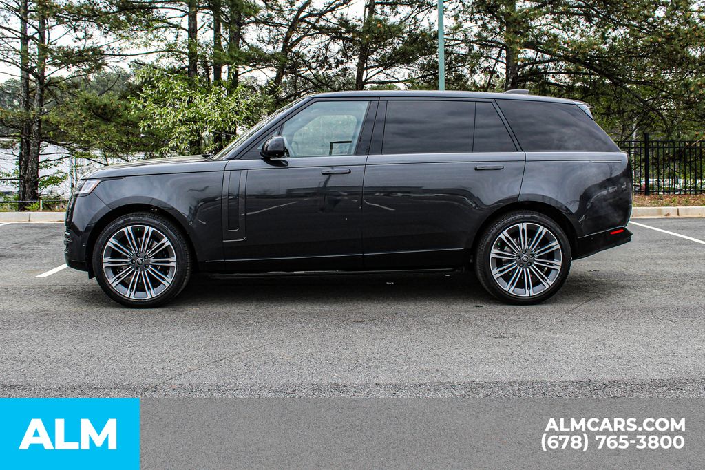 Used 2023 Gray Land Rover SE image 7