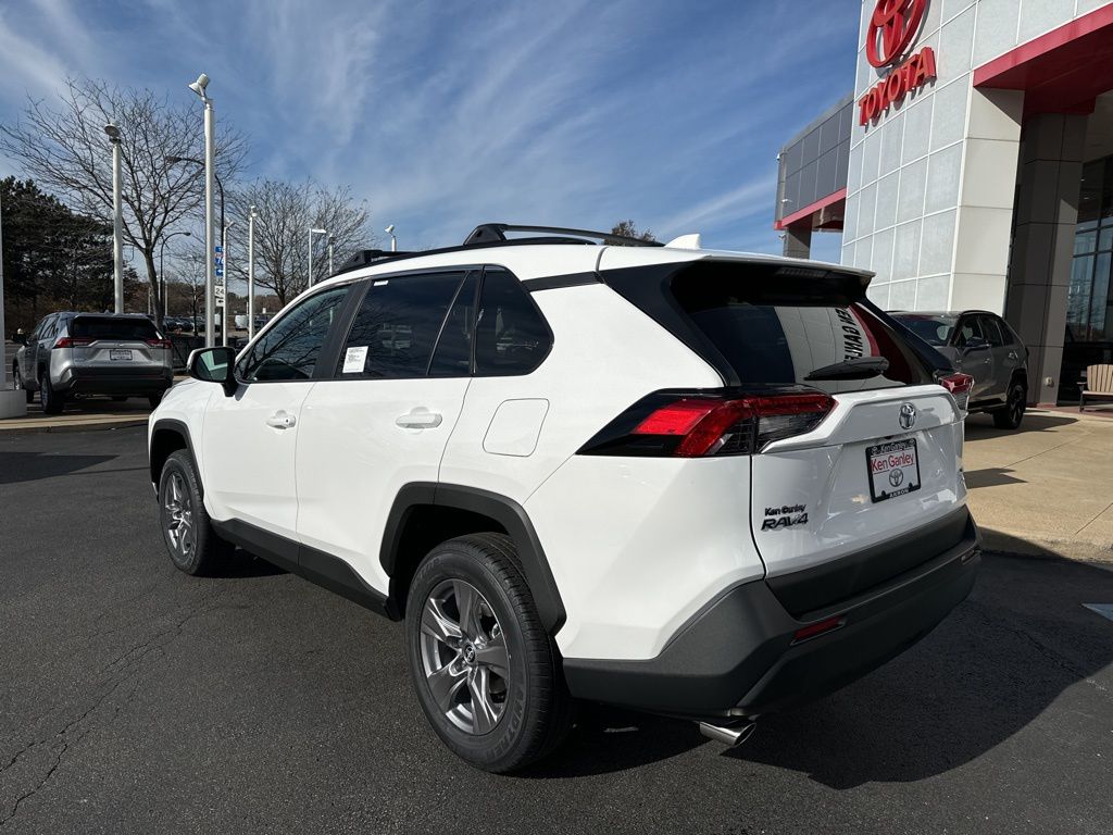 2024 Toyota RAV4 XLE photo