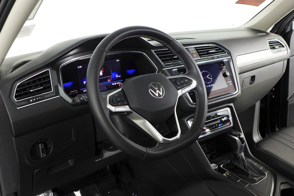 Thumbnail: 2023 Volkswagen Tiguan - 30