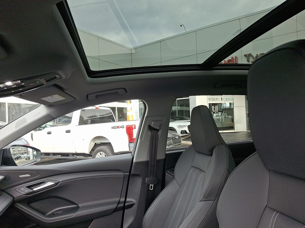 Thumbnail: 2025 Audi Q6 e-tron - 14