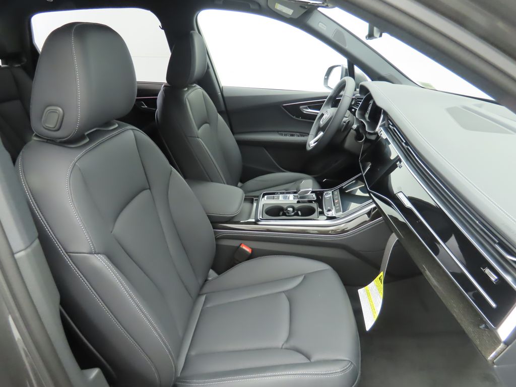 Thumbnail: 2025 Audi Q7 - 22