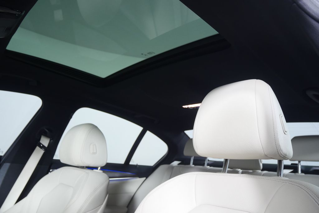 Thumbnail: 2023 BMW 5 Series - 13