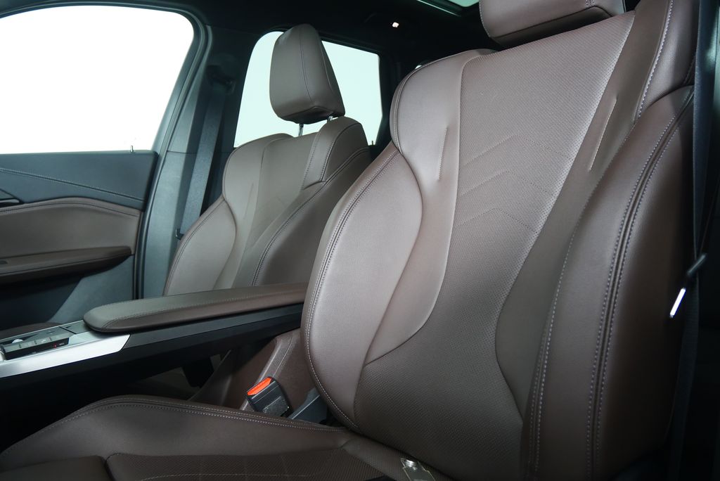 Thumbnail: 2023 BMW X1 - 10