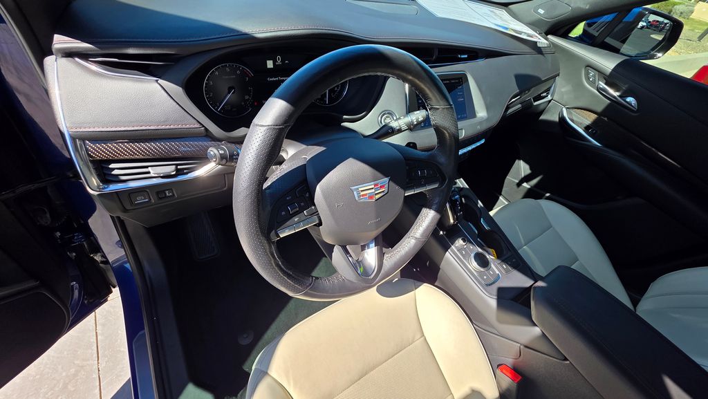 Thumbnail: 2021 Cadillac XT4 - 9