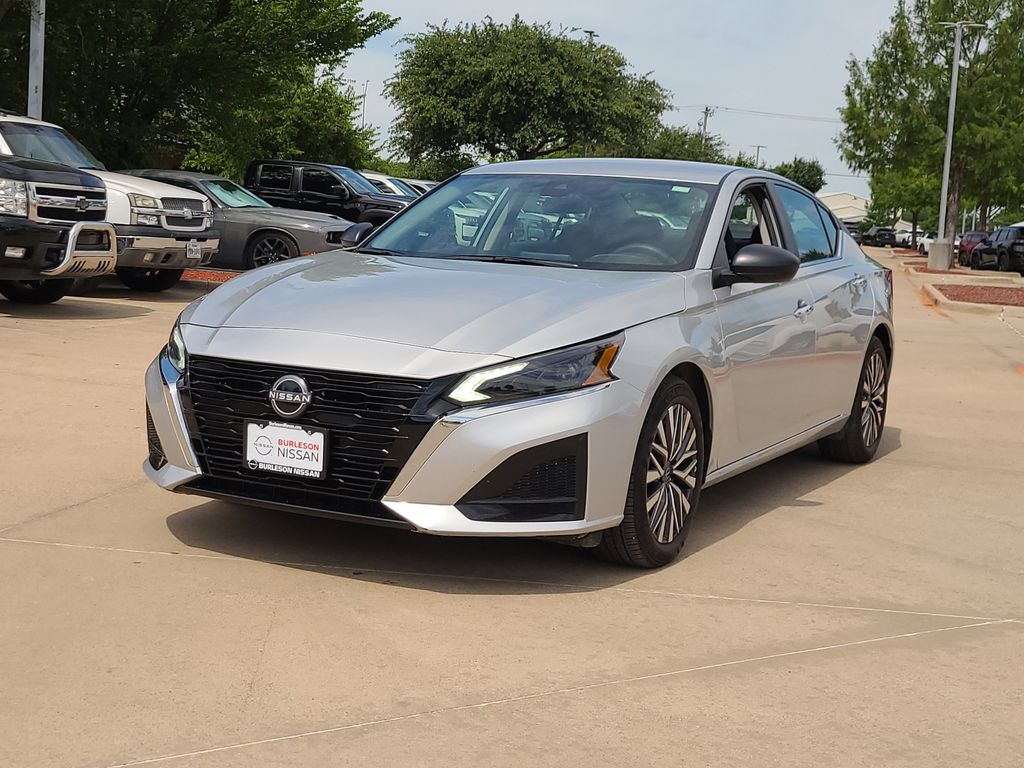Brilliant Silver Metallic 2025 Nissan Altima 2.5 SV FWD Sedan Front-Wheel Drive Continuously Variable Transmission