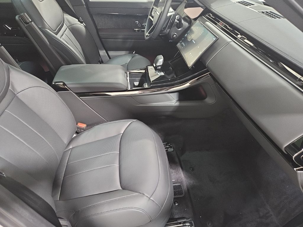 New 2026 Silver Land Rover Dynamic SE image 23