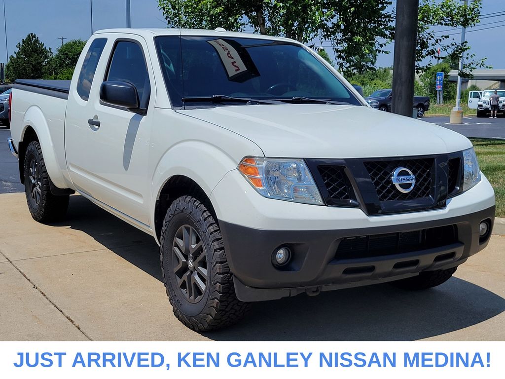 Glacier White 2018 Nissan Frontier Pickup Truck Four-Wheel Drive 5-Speed Automatic Overdrive
