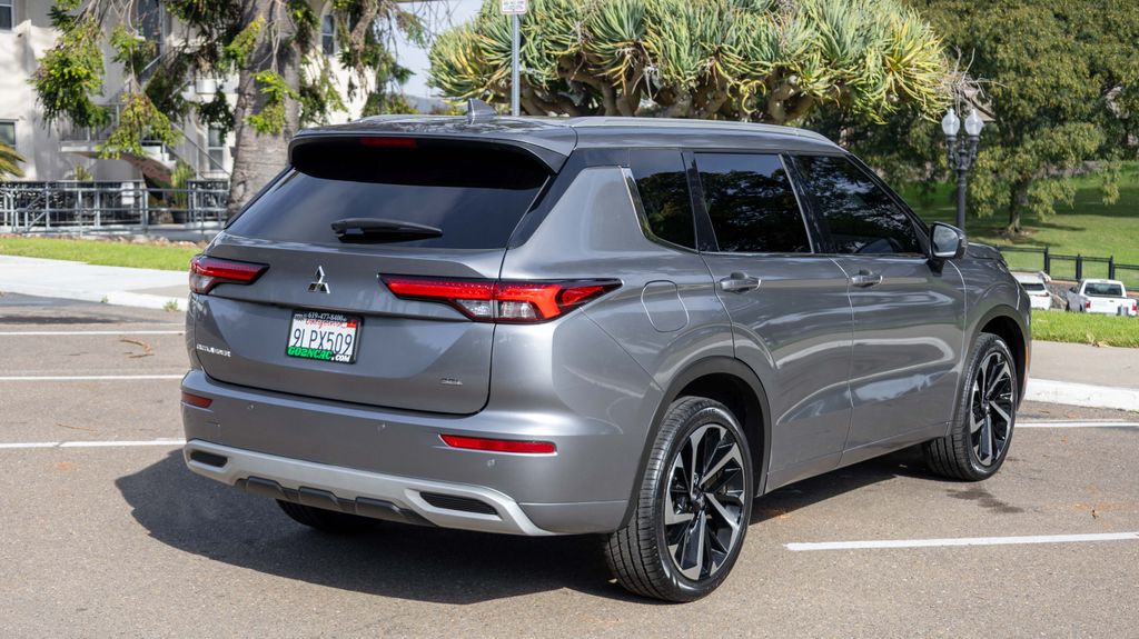 Used 2024 Mitsubishi Outlander SEL 4D Sport Utility