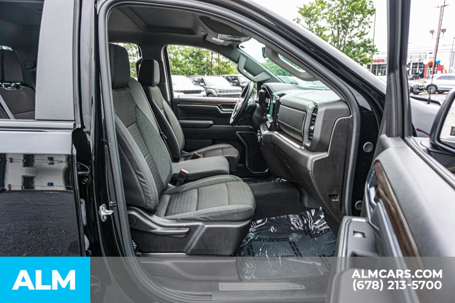 Used 2025 Black Chevrolet LT image 22