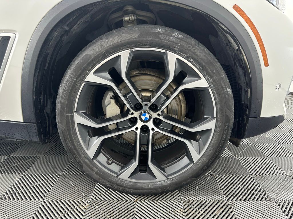 Thumbnail: 2022 BMW X5 - 11