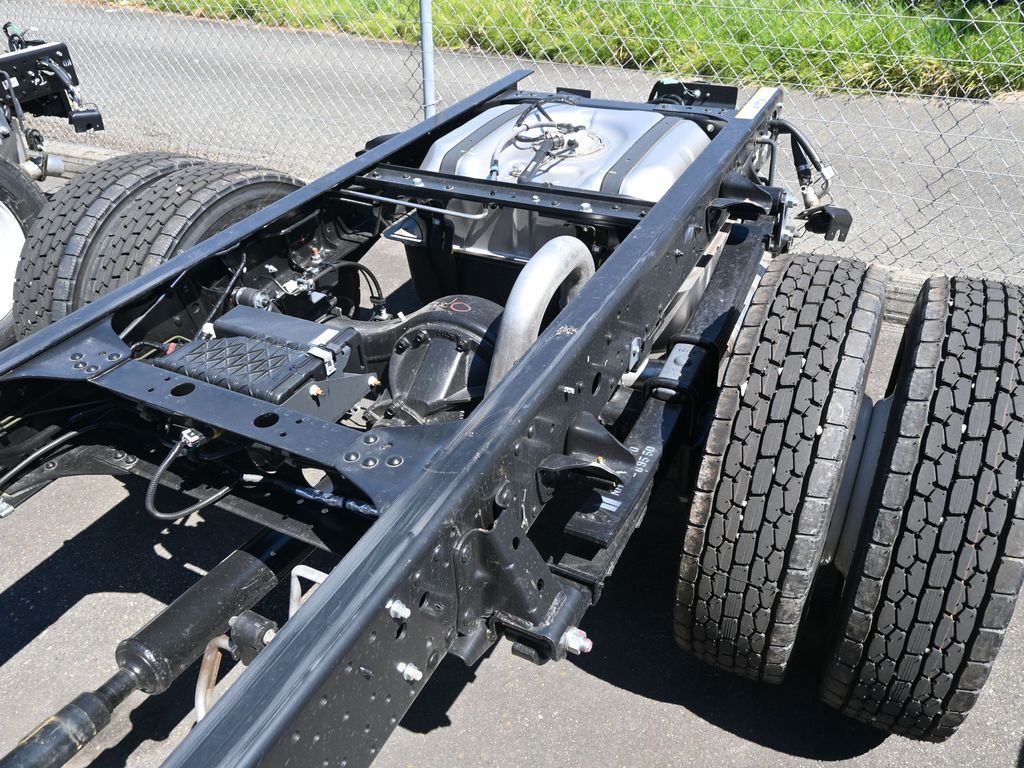 2024 Isuzu NPR HD 