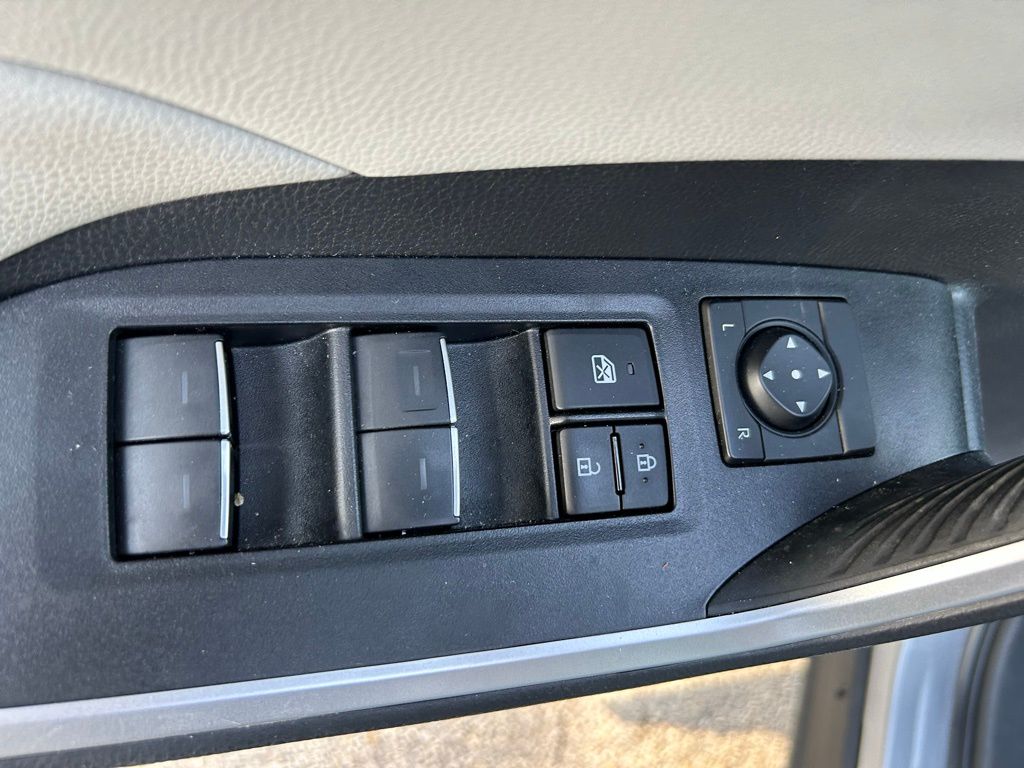 Thumbnail: 2023 Toyota RAV4 - 17