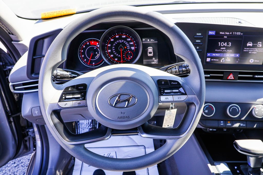 2022 Hyundai Elantra SE 15