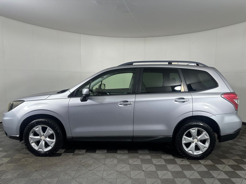 2016 Subaru Forester 2.5i Premium - Image 2