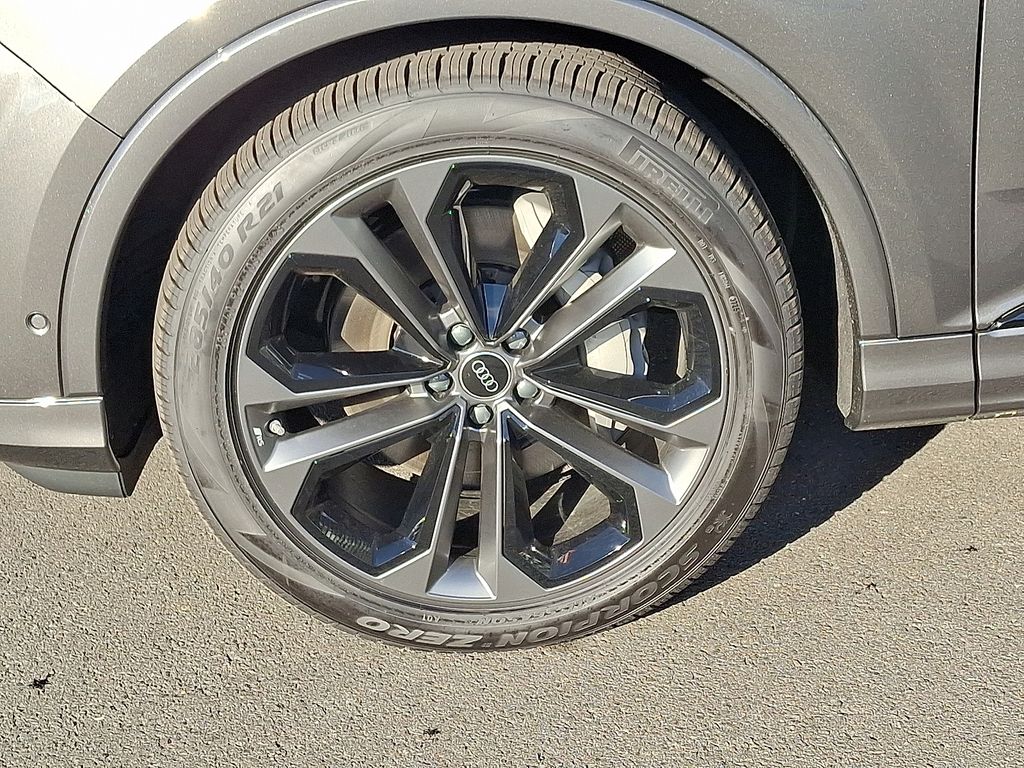 Thumbnail: 2026 Audi Q7 - 5